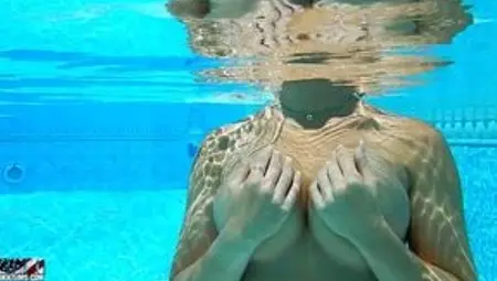 Nikki Sims Naked Swimming