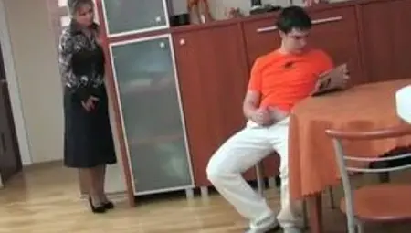 Virgin Nerd Shows His Dick To The Mature Woman For A First Time