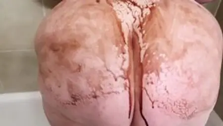 Nataliekinky covers her self with Chocolate all over her body