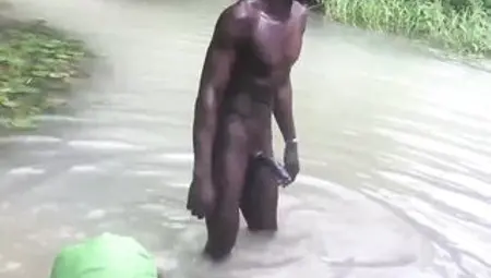 MY GIRLFRIEND BANG HER AFRO YAHOO BOYFRIEND IN THE STREAM