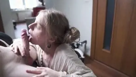 Stepsister swallowed her brother's penis and get a liter of cum on her face