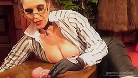 Dominatrix Annabelle - Handjob Fetish