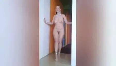 Selena&#039;s dance and pleasure