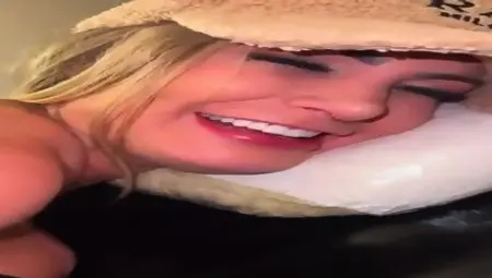 Andressa Urach fazendo tatuagem no Cu