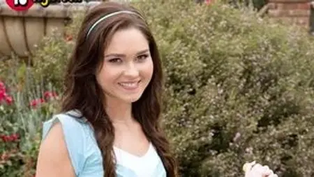 Zoe Bloom's teen (18+) smut by 18eighteen