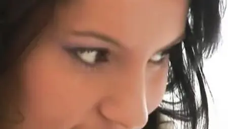MILF licks 2 sorority sisters pussies
