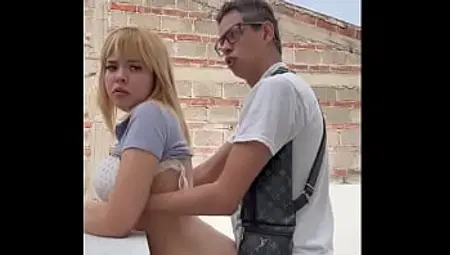 Mi novia y yo estamos en la asotea de mi vecino casi nos descubre