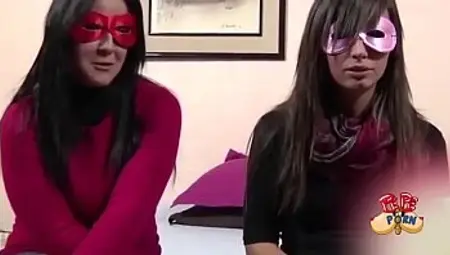 Lucia la casada quiere probar con chicas y Paola su vecina le da lo que busca
