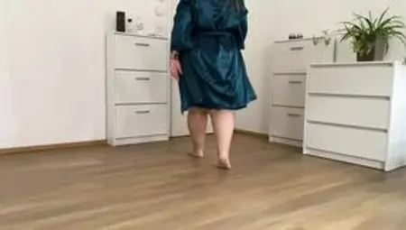 Package delivery man cums on gorgeous MILF ass