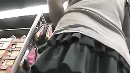No pants upskirt