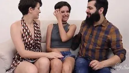 First-time Threesome with Hairy Petite Novinha