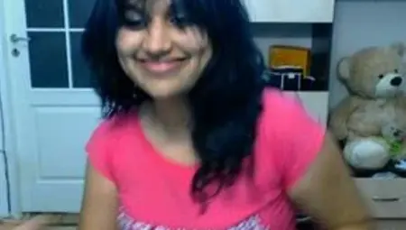 Chubby amateur Indian black head webcam flashes her sexy boobies