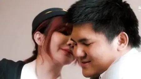 ModelMedia Asia - Flight attendants want large dongs after abstinence