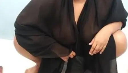Beautiful Woman in Saudi Arabia Naked