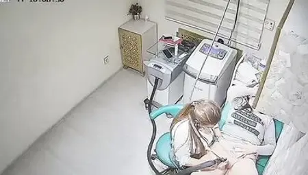 Security camera films MILF while being waxed in beauty salon