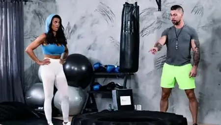 Chloe Lamour - Grueling Workout
