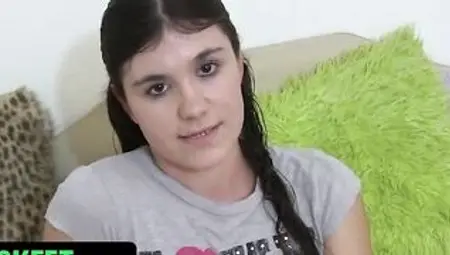 Devoted 18 Yo Krista Getting Her Vagina Pumped