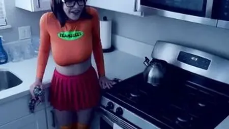 Busty girl want to fuck with me at abandoned house
