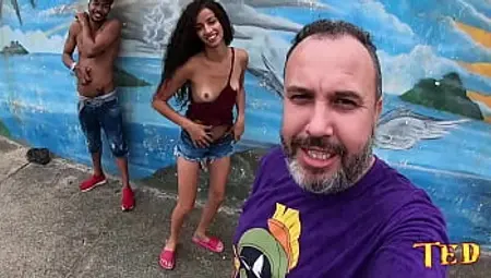 Chegamos em Mongagu&aacute_ - SP e a novinha fez a putaria na praia com a galera - Manoella Fernandes - Jhonny Gab - Joao O Safado