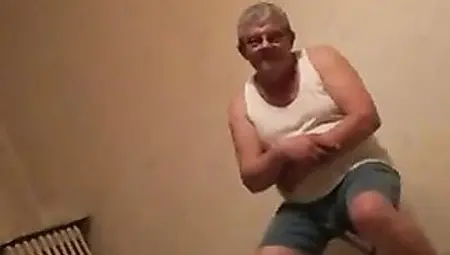 Il va la reveiller en pleine nuit