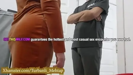 Viral - The landlord came to the door, the woman in the hijab