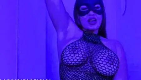 Wild lesbo sex between large-booty Latinas with a ding-dong - La Paisita Oficial
