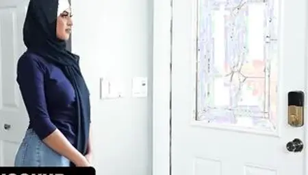 Hijab Hookup - Pure 18 Yo Violet Gems Loose Herself And