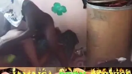 Jamaican Wench Accedes to let Dude Ejaculate his 1st Anal Screw Experience in the Booty