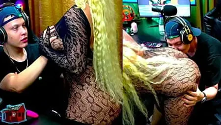 Ruan n&atilde_o aguentou e pegou gostoso nos peitos e no rab&atilde_o delicioso da Andressa Sanchez - Podcast P&aacute_pum no Barraco! - Completo no Sheer RED