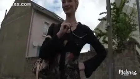 Marie-helene, Sennuie Avec Son Mari Et Veut De La Baise