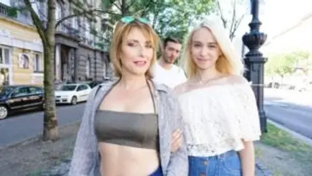 Blowjob, threesome, facial, facesitting, makan vagina, cum &#8211; lesbian Rusia kurus berdada kecil Arteya Dee dan Emma Klein disetubuhi sampai orgasme oleh penis besar