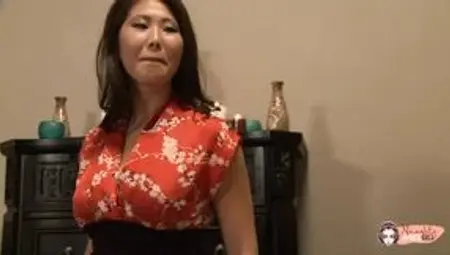 An American guy gets plow an Asian minx and spray her stomach with his cum