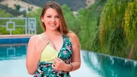 Gorgeous hottie with big boobs Cali Hayes screwed in the bathroom