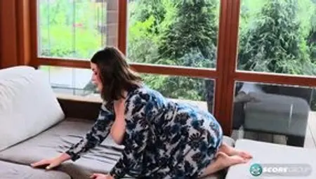 What&#039;s Under Molly Evans&#039; Dress?