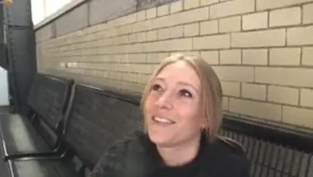Dutch amateur girl picked up