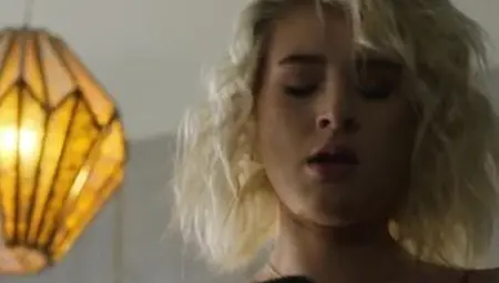 Kiara Cole and Jessie Saint are smokin' hawt blondes who like to have casual threesomes