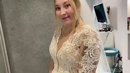 Russian married couple could not resist and fucked right in a wedding dress.