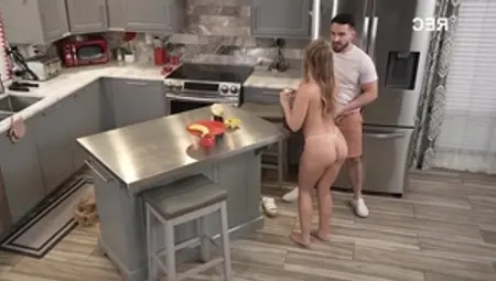 Spy Fam - Plowing hard with perfect Natalia Queen