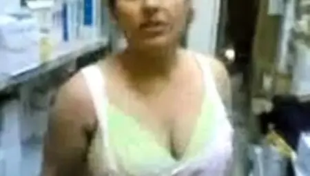 Iraqi wife at the workshop