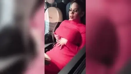 Me masturbo en el coche y en el bar