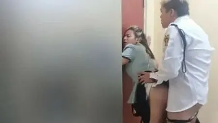 Trending new viral Pinay!Na Video ko si teacher at Guard nagkakantutan,kala nila Wala tao!