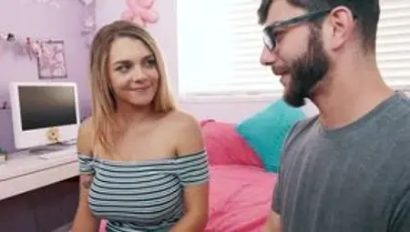 Gabbie Carter big natural tits babe