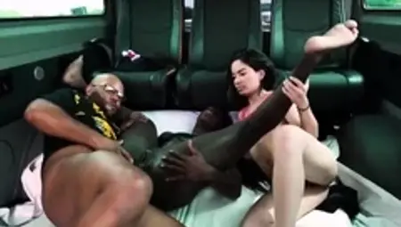 Fernanda Chocolate e a ninfetinha Kel Aguiar em um ménage
