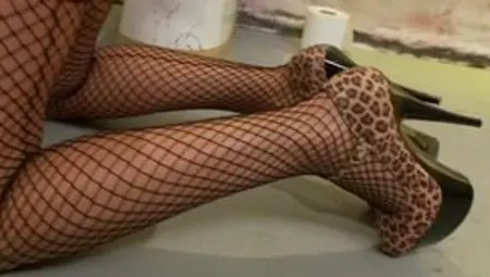 Redhead Wife makes the Big Dick cum hard &amp; huge to her mouth