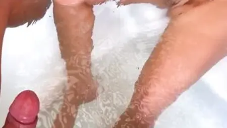 POV: Onlyfans model Scarlet Benz screws the photographer in a photoshoot and fills her throat with cum