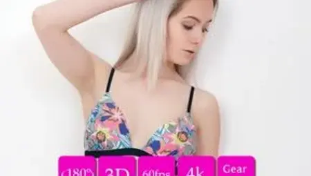 Kate Fresh Sexy Blonde Striptease 180vr