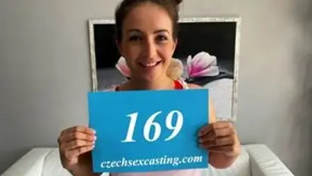 Amateur whore gets bitch fucked in casting