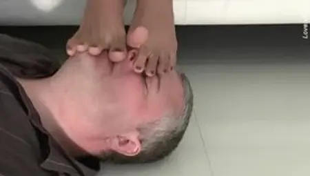 Thai facestand dance