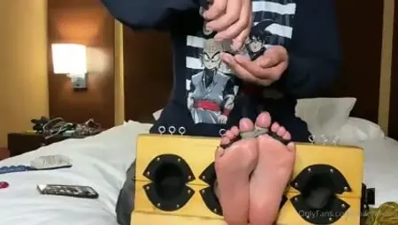 Macy Divine hardcore feet tickling