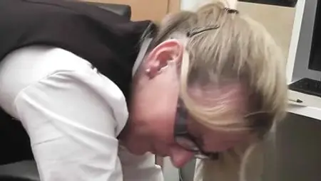 Secretary and his co-worker are having a quick shag in the office